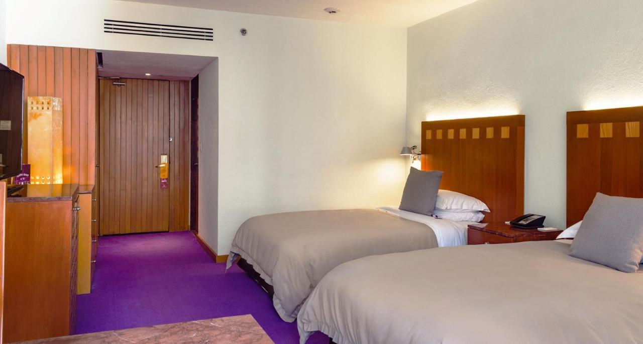 Camino Real Polanco Mexico Hotel Kültér fotó A room at the hotel