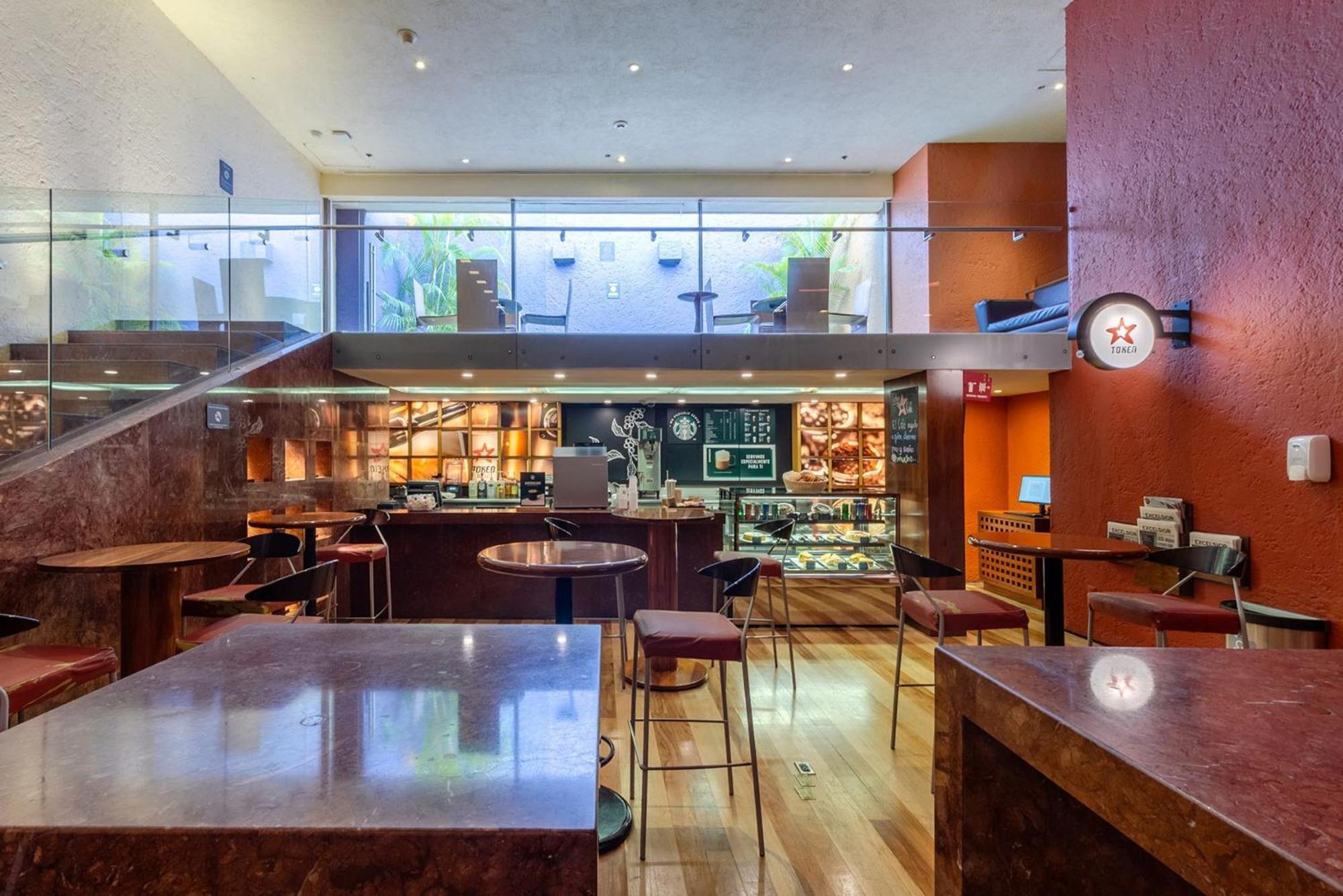 Camino Real Polanco Mexico Hotel Kültér fotó The interior of a typical Starbucks store