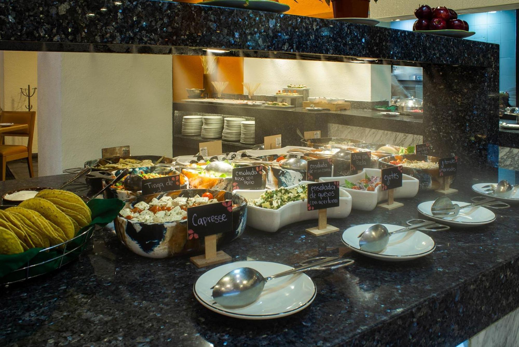 Camino Real Polanco Mexico Hotel Kültér fotó A salad bar