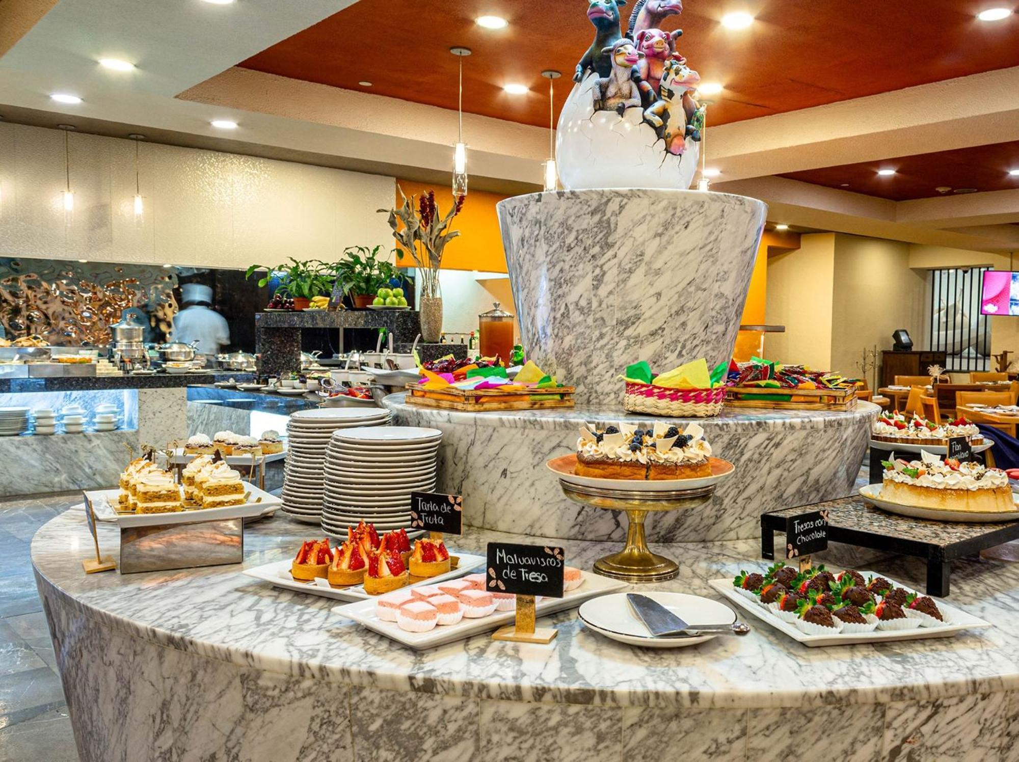 Camino Real Polanco Mexico Hotel Kültér fotó A dessert buffet